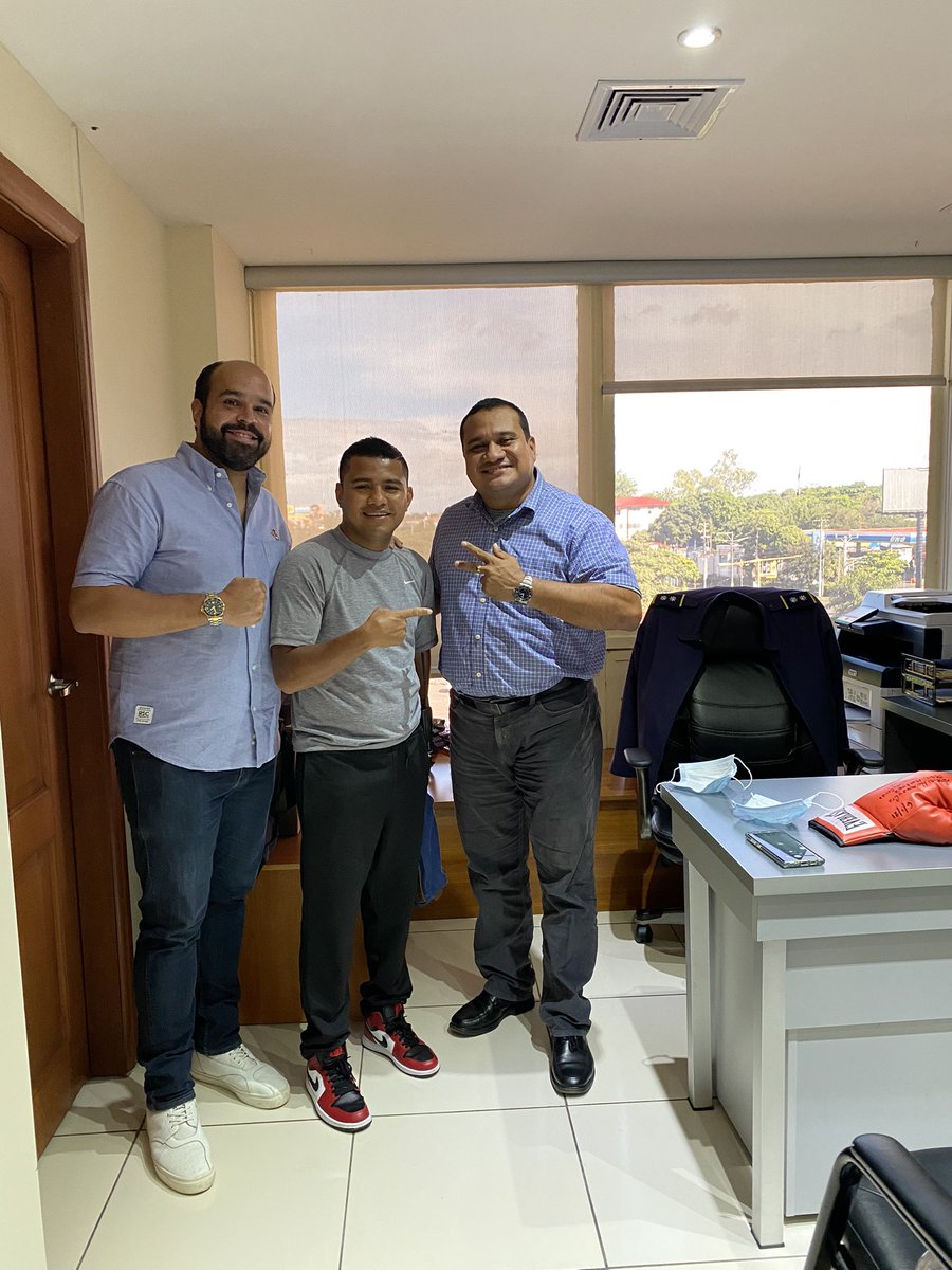Visita de nuestro campeón mundial #chocolatito quien pronto nos representará nuevamente en el #boxeo  internacional.