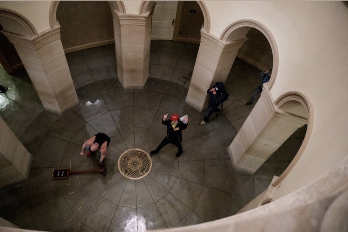 smhbillie's tweet photo. the fact that these people made it into the capitol without being shot dead... this says a lot about white privilege #WashingtonDC https://t.co/UTYQLtMTra