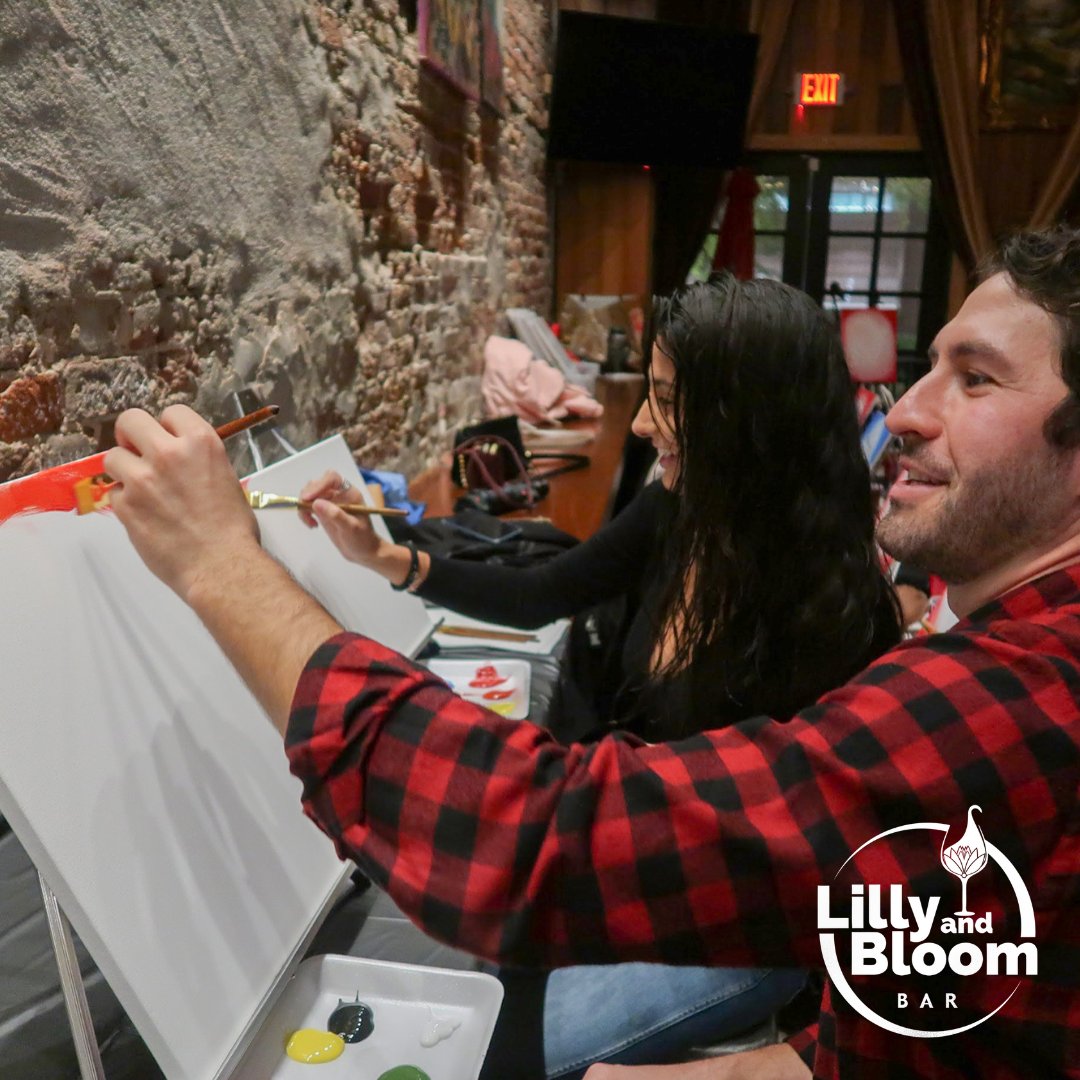 Don't forget that today we have our Brushes, Barstools, and Booze class! All supplies will be provided and no prior experience is necessary! 🎨