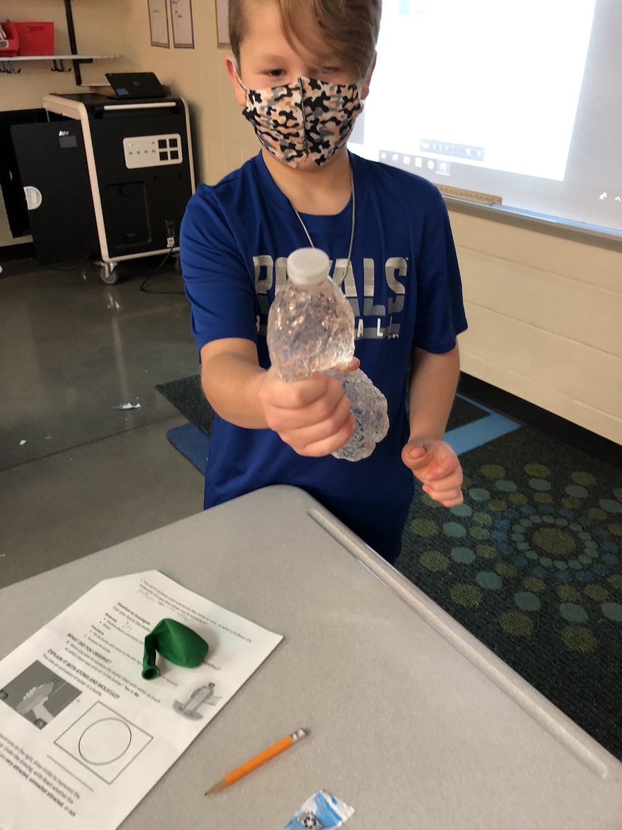 Holder5thgrade's tweet photo. Learning about the States of Matter. We created a model to show that matter is made up of tiny particles. @LBSharks @ISD5thGrade #ScienceMatters https://t.co/HTRhrWoIUO