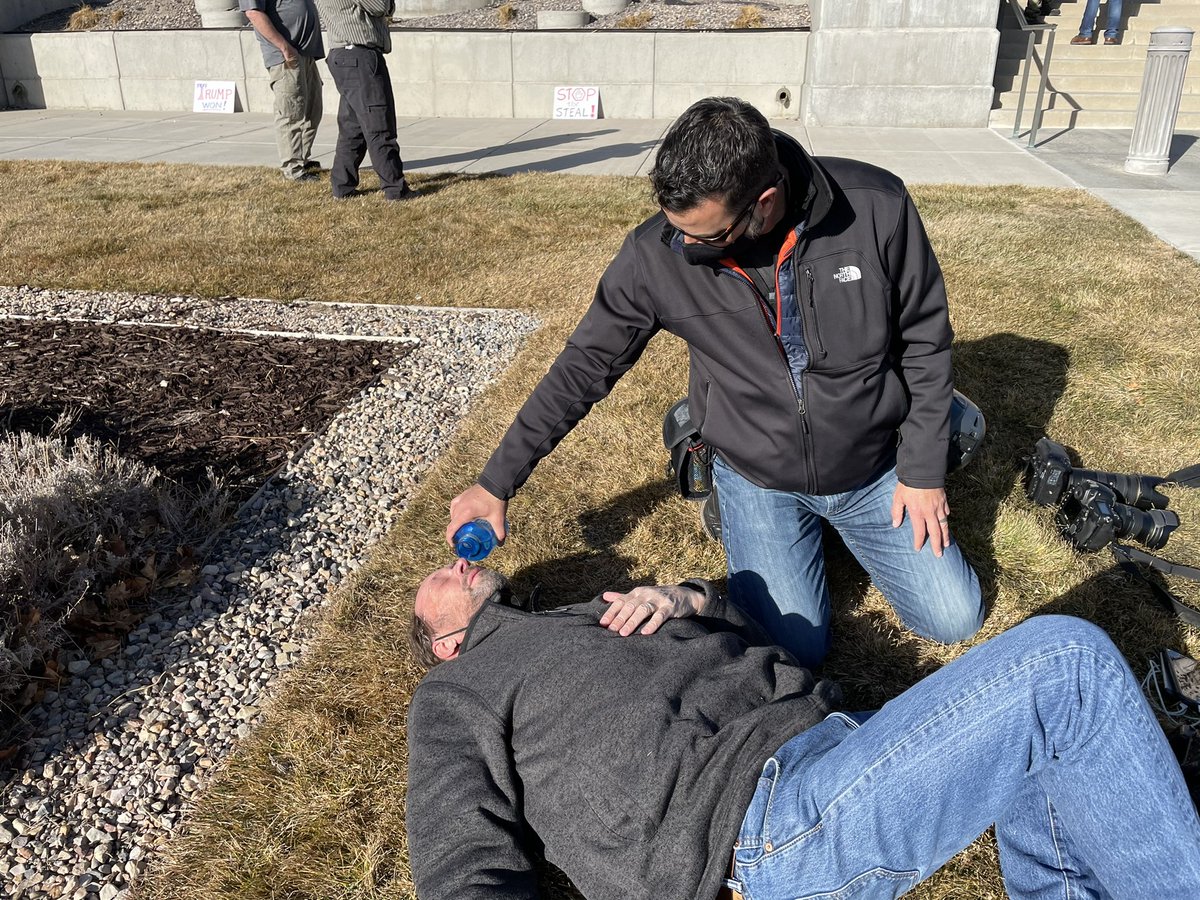 Tribune photographer  @fkjolseth rinses Rick’s eyes with water.