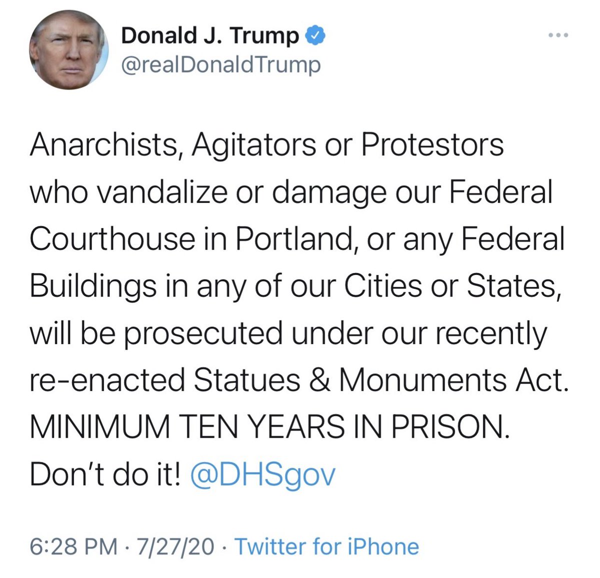 alwxysyouhslwt's tweet image. its quiet aint no back talk 🕳👩‍🦯