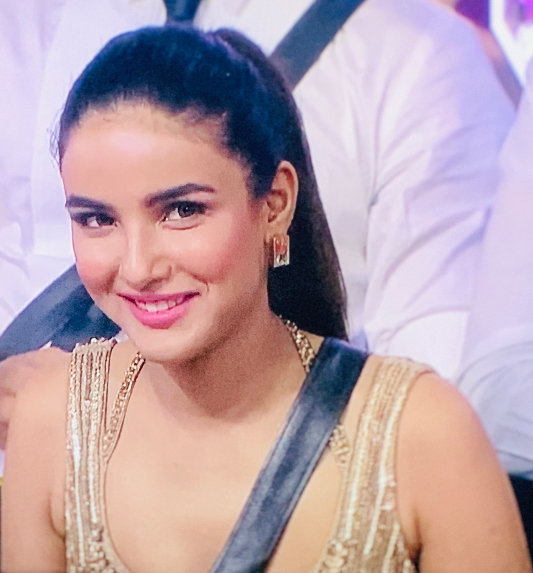 Simashah26's tweet photo. @justvoot @LotusHerbals #JasminBhasin
Jasmin brightens the BB house inside with ruling many hearts outside.
@LotusHerbals
#whiteglowddcreme, #BBFaceoff #AsliFans https://t.co/A0FnfqwzV8