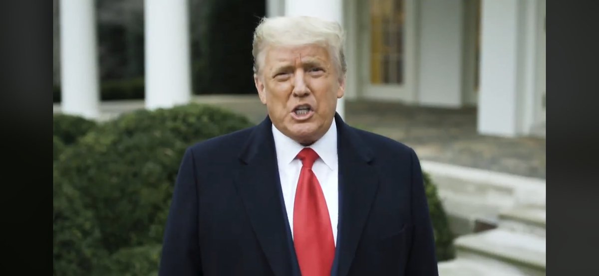 El discurso de Trump, traducido a lo Lola Flores:
“Si de verdad me queréis, irse”.

El pirómano bombero.

El rostro del fascismo.