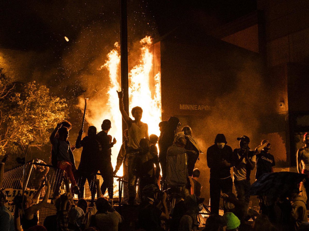 SammColbyy's tweet photo. @JoeBiden @unusanuseef Yeah right, this represents who YOU ARE THOUGH RIGHT?!!! Destroying cities and burning buildings?! https://t.co/K3qFbgsOqJ