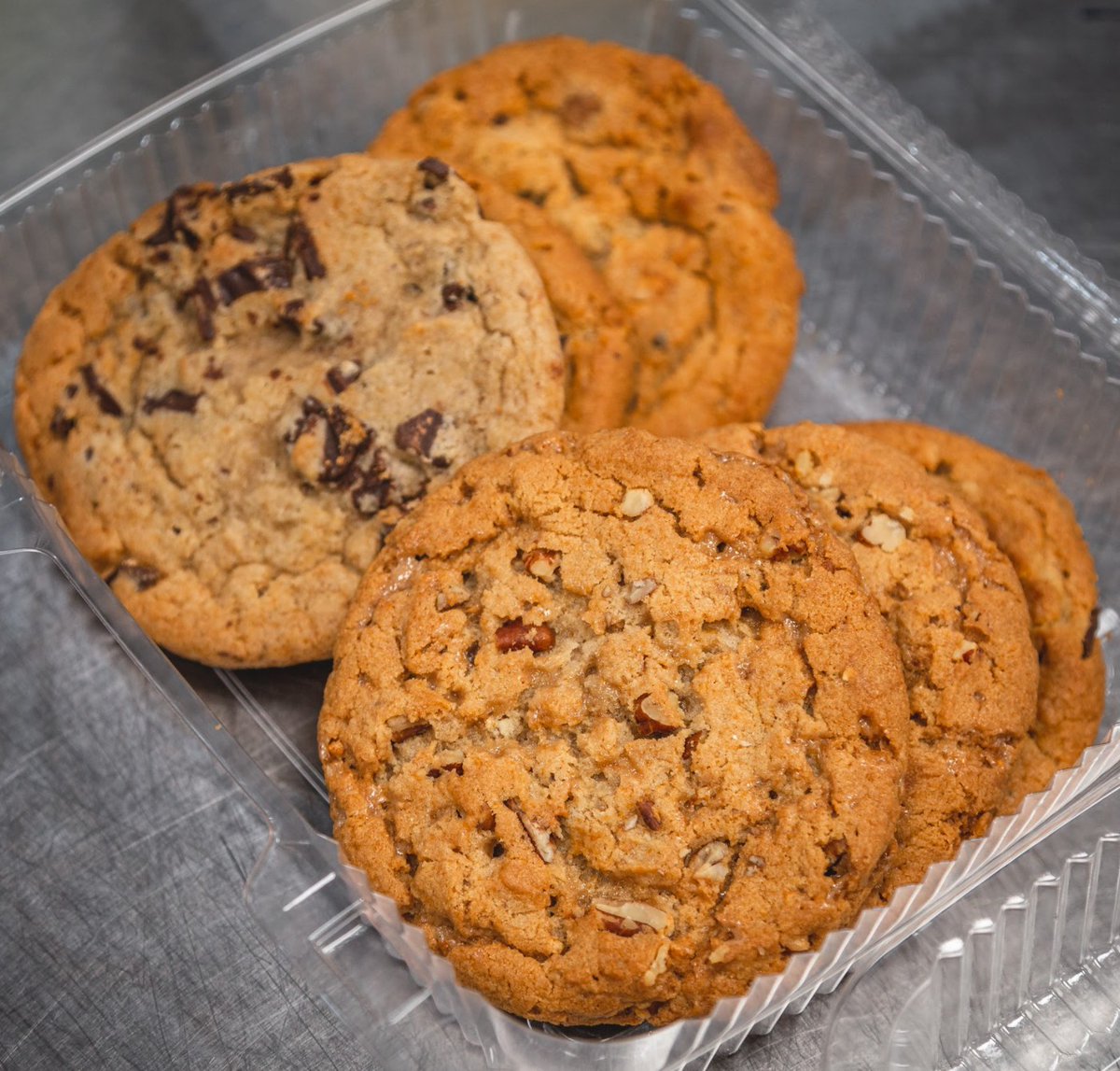ToledoZoo's tweet photo. New Year, new Meals On-The-Go!🍹🍲🍪

Available Tues &amp; Thurs for curbside pick-up from 4-6pm.

One entree selection is $40 and feeds 4-6 people. Orders must be placed by 9am day of dinner pickup. 

More info: https://t.co/jX1stlL1Ri

#ToledoOhio #ToledoZoo #419eats #DinnerIdeas https://t.co/J7kF9ydxfA