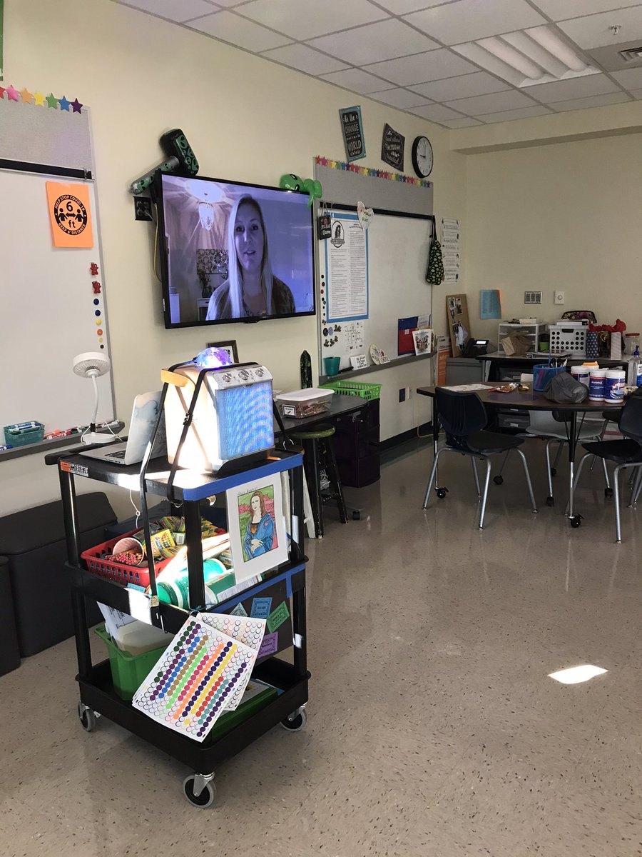 ArtatSanders's tweet photo. Mrs. Hipps teaching virtually! So fun 🤗 Who says art instruction can’t happen two places at once? 😂❤️@SandersSMES https://t.co/T081CATcab