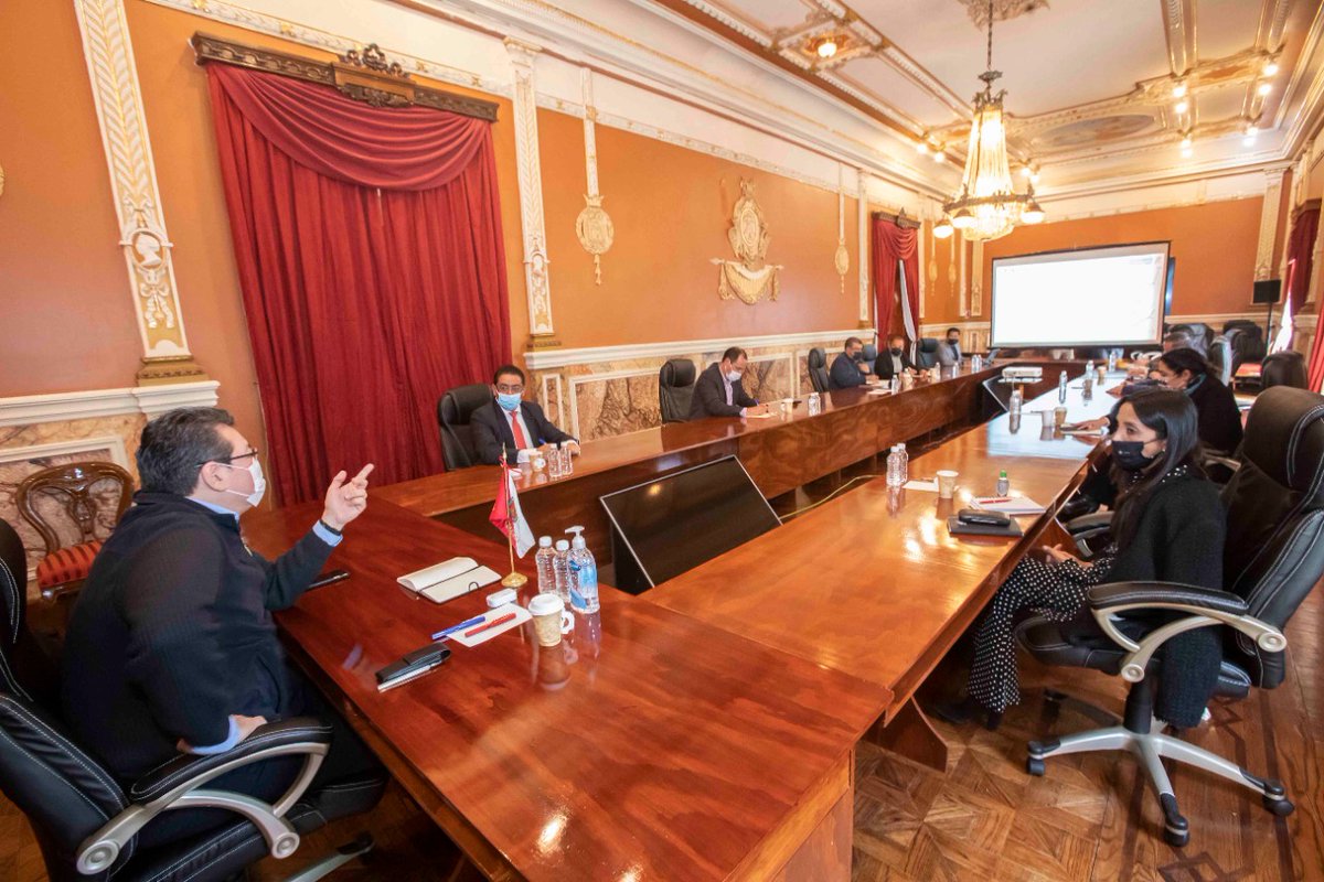 MarcoAMena's tweet photo. Hoy tuvimos reunión con el Grupo de Salud y Economía del @GobTlaxcala. Revisamos el panorama epidemiológico de #COVID19mx, disponibilidad hospitalaria, material médico, abastecimiento de nuestras brigadas, así como medidas adicionales para disminuir flujos de personas. https://t.co/BpRzUCY3uW