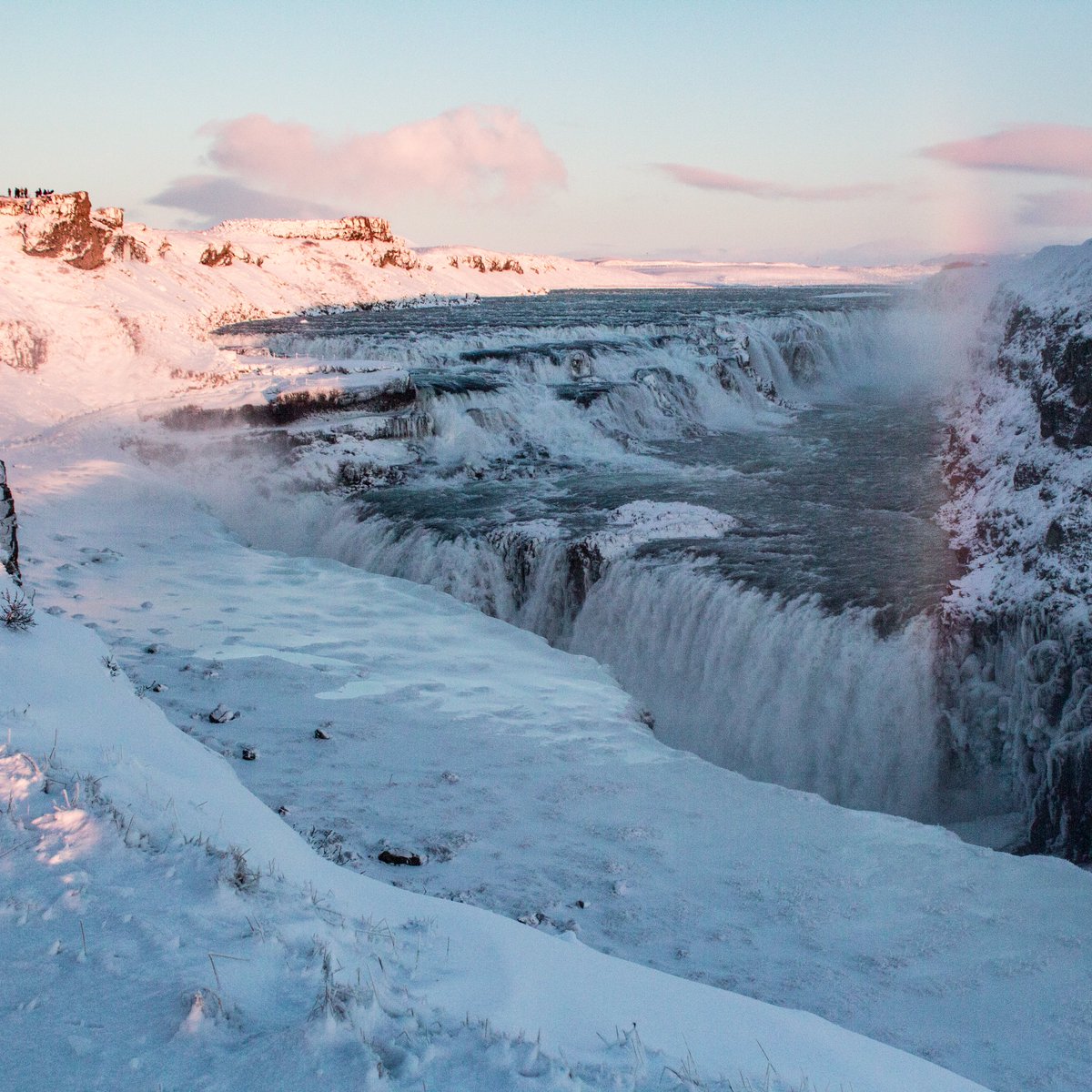 quaggaltd's tweet photo. 5 years ago, we were here at Gulfoss Falls in Iceland. Such magical scenery. It’s definitely one of those must-visit-before-I-die places! #quagga #explorersatheart #traveller #nature #photography #travelphotography #iceland #gulfoss #waterfall #sunset #thebestdestinations https://t.co/KLzKx91W72