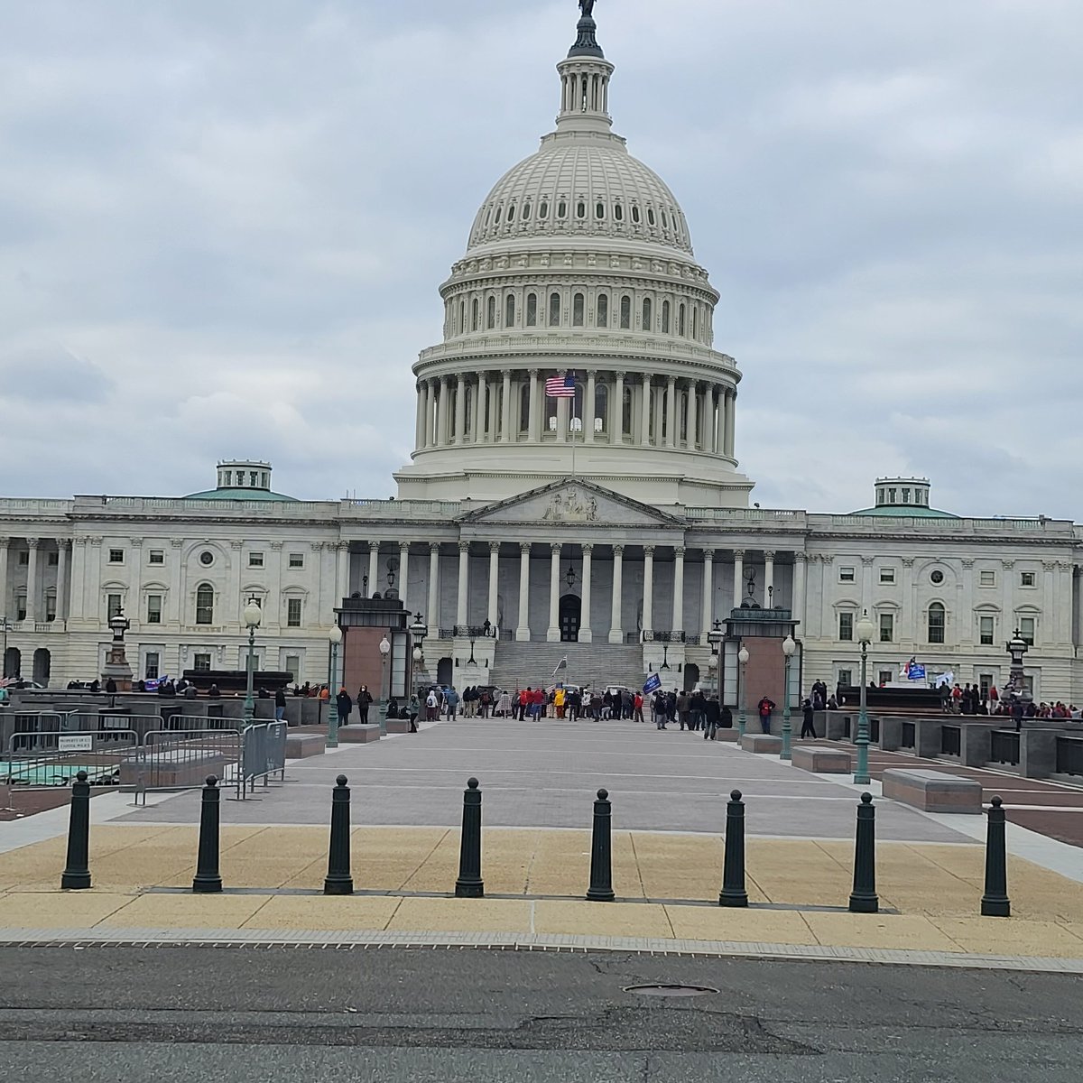 @808TeslaY @rdrhwke @Aggieman30 And here they are waiting at capital at 11:08
They did not March from park