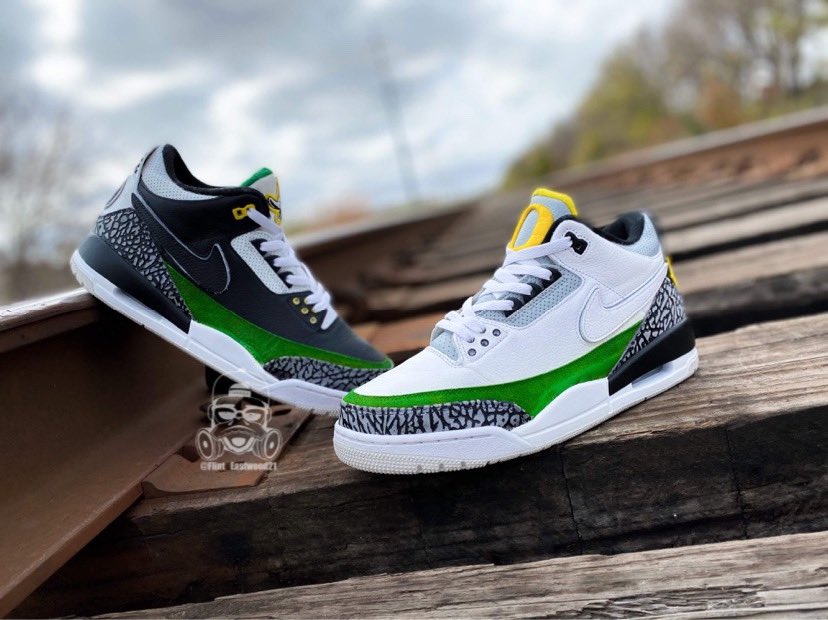 Sneakerfreeak23's tweet photo. Here’s the WHAT THE DUCK 3 handmade from top to bottom. DM me for interest
#GoDucks #Oregon #Custom #Handmade #Custom21 #Nike #Jumpman https://t.co/EswNJDW6S5