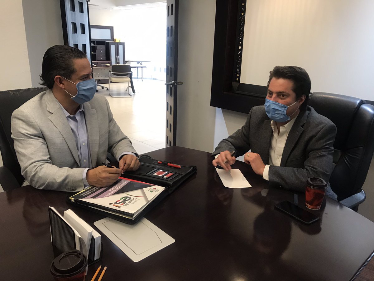 RichyAguirreRA's tweet photo. Terminando reunión de trabajo con el Secretario @enriquemym para dar seguimiento a los programas de la Comisión Estatal de Vivienda, instruidos por el Gobernador @mrikelme ... Fuerte Coahuila ES! https://t.co/IwC41rMgdf