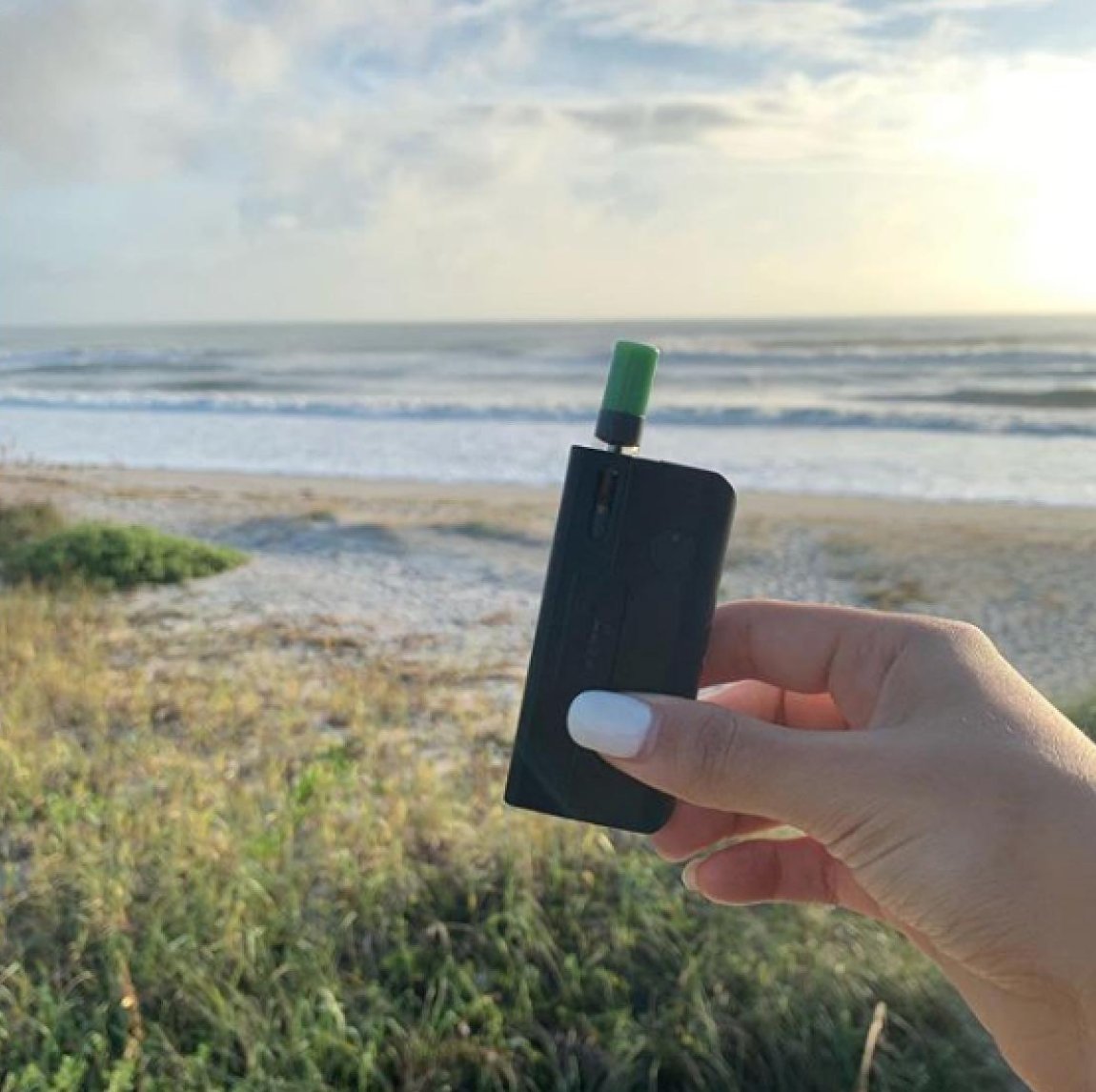 dipdevices's tweet photo. Wake n’ Bake / Rise &amp; Grind 🌤 What's your morning routine?

EVRI is a compact, multifunctional device, making it perfect to take with you #EVRIwhere the day takes you 🤩

Visit https://t.co/jGuyqenDIS if you still haven't snagged one for yourself! https://t.co/P7B5zJX2Hm