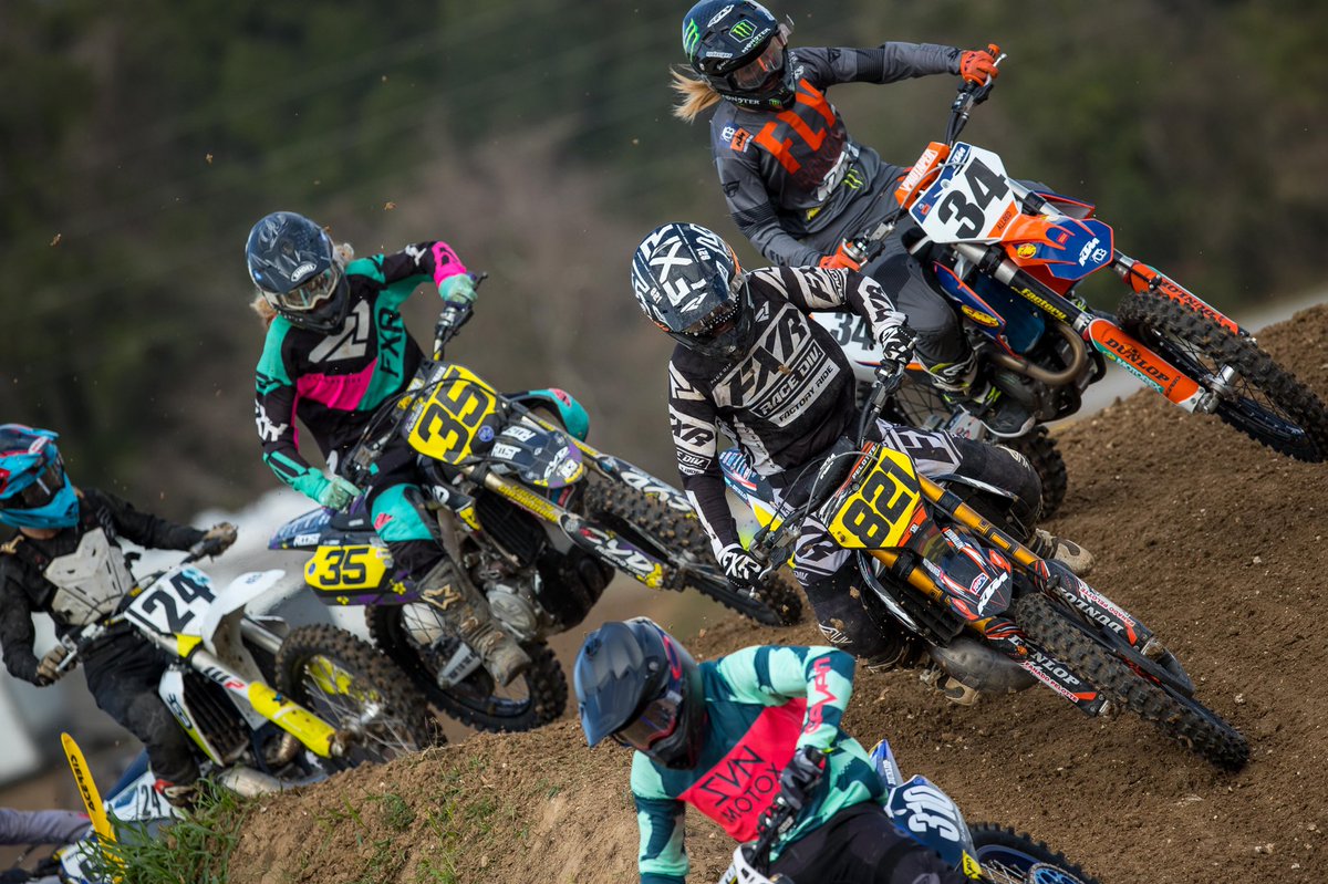 UnlimitedMx's tweet photo. Roll call 🙋🏻♂️ Who’s racing Diamondback this weekend⁉️ #FLWinterAm ❄️ https://t.co/jSMh1i1roU