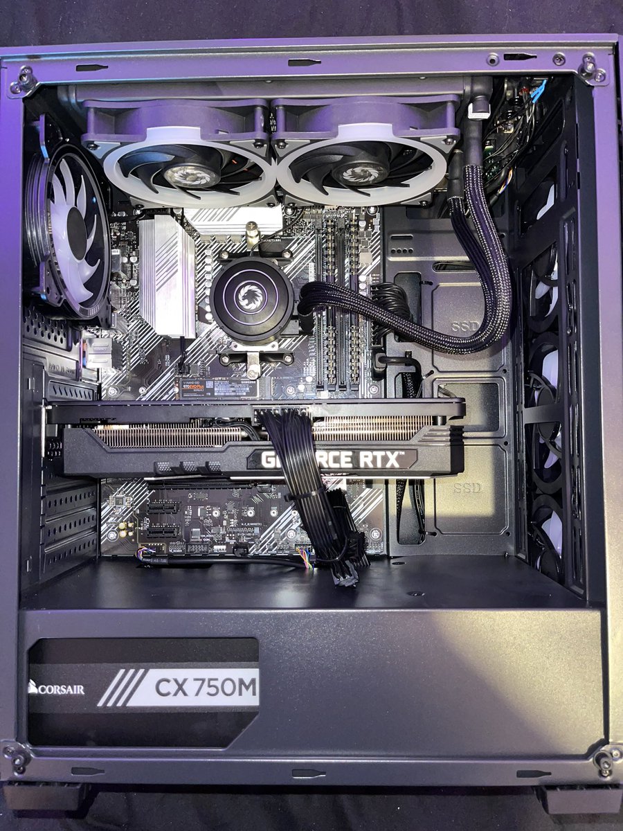 Capo_eirista's tweet photo. New pc feels good. Doesn’t feel good downloading and setting everything up for 6 hours though 😂 #RTXMinecraft 🔥😂 https://t.co/wO6nRy63Dt