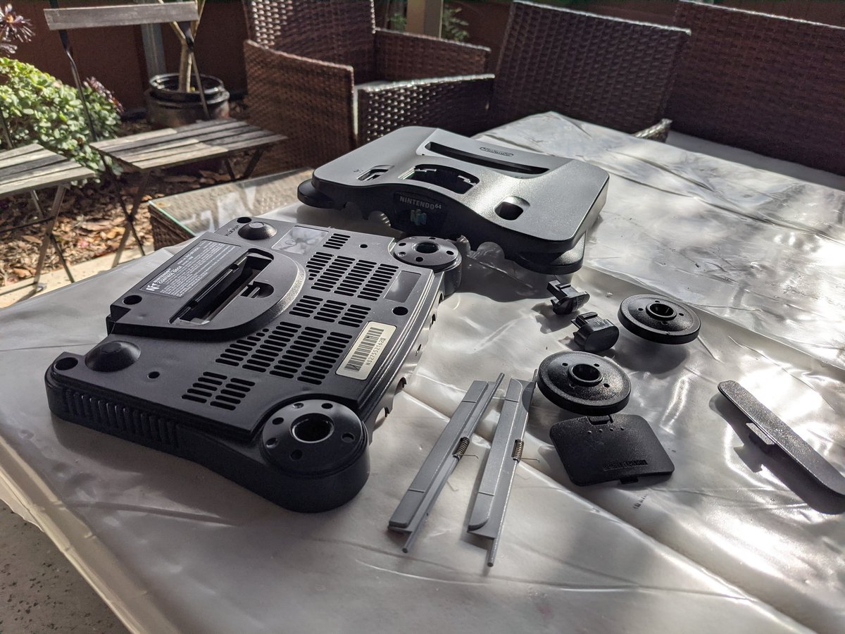 FragolRoc's tweet image. Recapped and cleaned up a friend's N64. It wasn't booting games after recap, turned out to be a dead memory expansion pack.