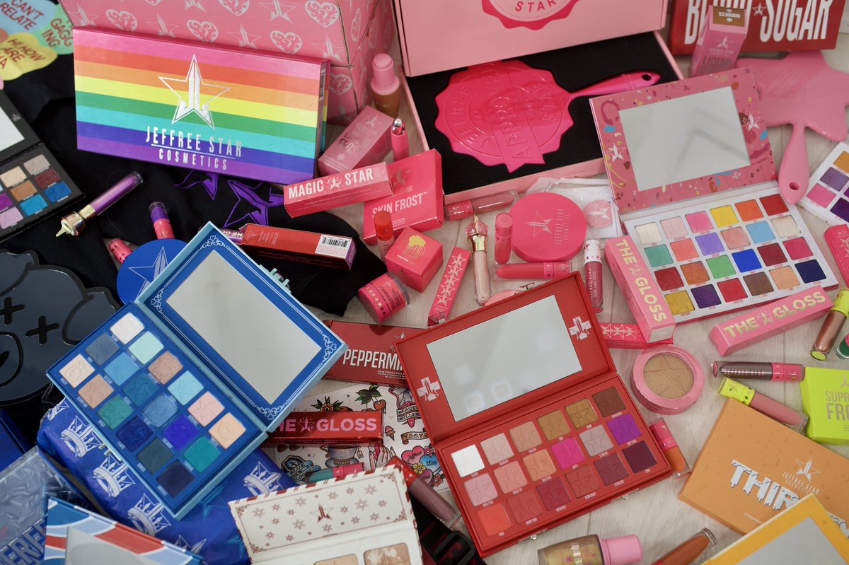 MJunkie88's tweet photo. Guysssss my GIANT #JeffreeStarCosmetics giveaway is coming to an end finally 🥳 make sure you tune into my next video to find out when I’ll be announcing the winner 👀 When you see the what the winner is getting this time around.....😵 my best giveaway yet hands down!!!! https://t.co/I9eWOwFZck