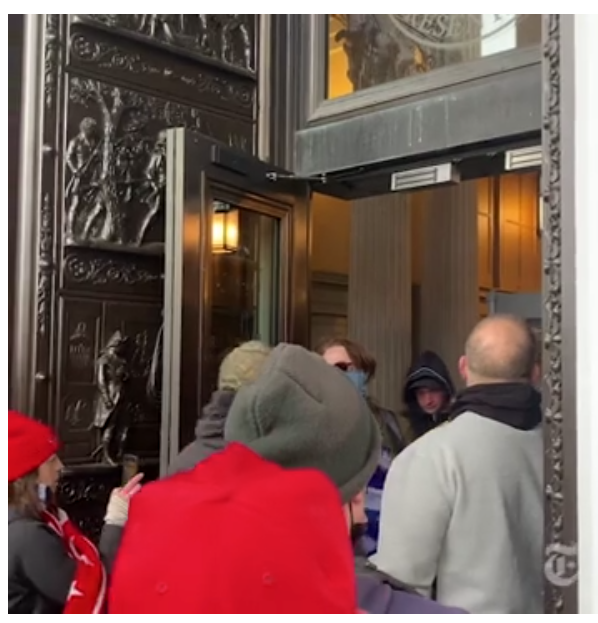 out_speaker's tweet photo. Protestors did not break into the Senate.  Trump gathered them and invited them in. This is a tour.   #senate #protest #trump #vote #protests2020 

https://t.co/EdUdHPmTbT https://t.co/hXwJUa5Pgn