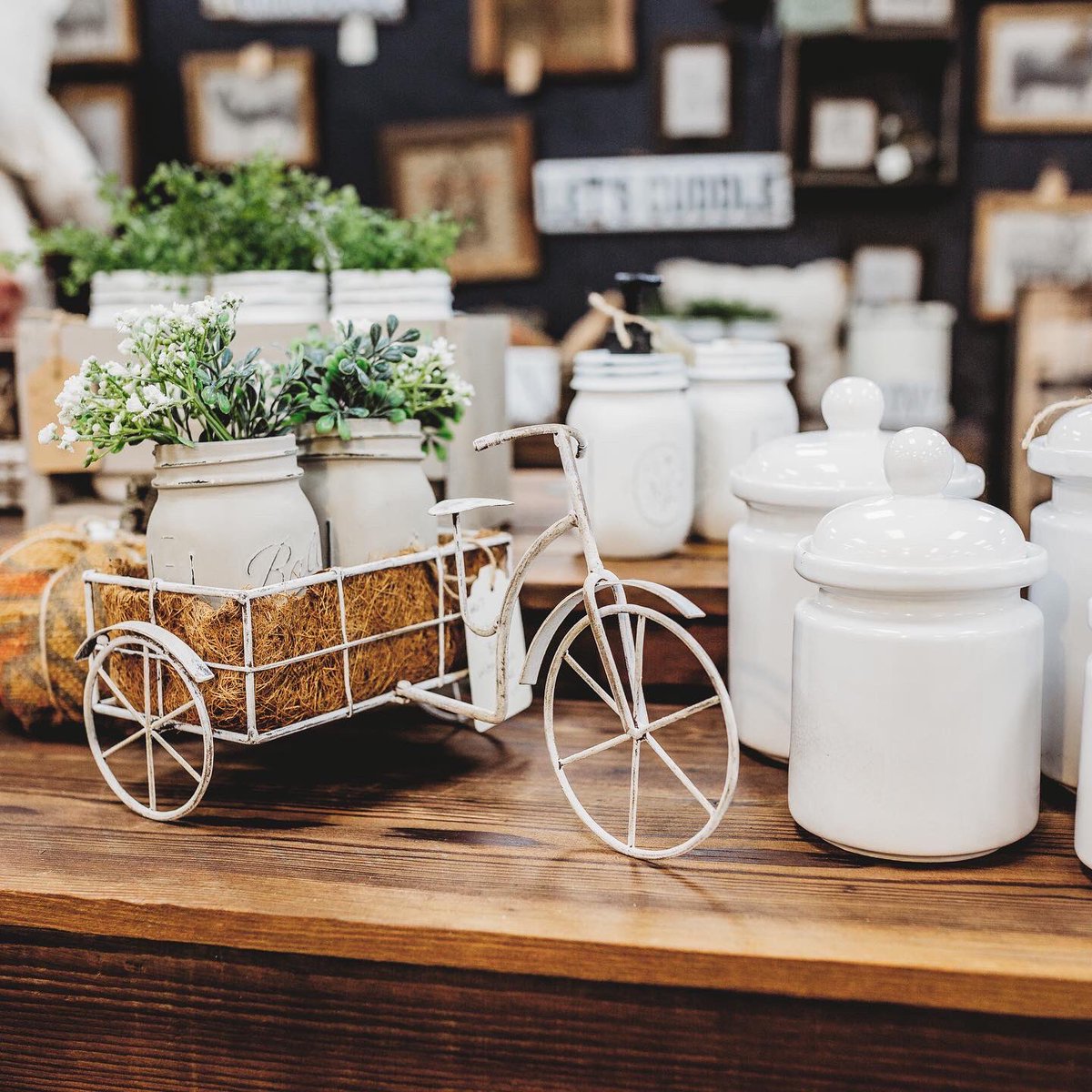 Antique_Trove's tweet photo. How about some country decor for the kitchen? 🪴 
~ dealer 67 #antiquetrove #antiquetroveroseville #shoproseville #antique #vintage #beoriginal #nevertheusual #oldisnew #homedecor #kitchendecor #country #cottagestyle #countrykitchendecor #farmhousedecor #farmhousekitchen https://t.co/1kE4UWXuhr