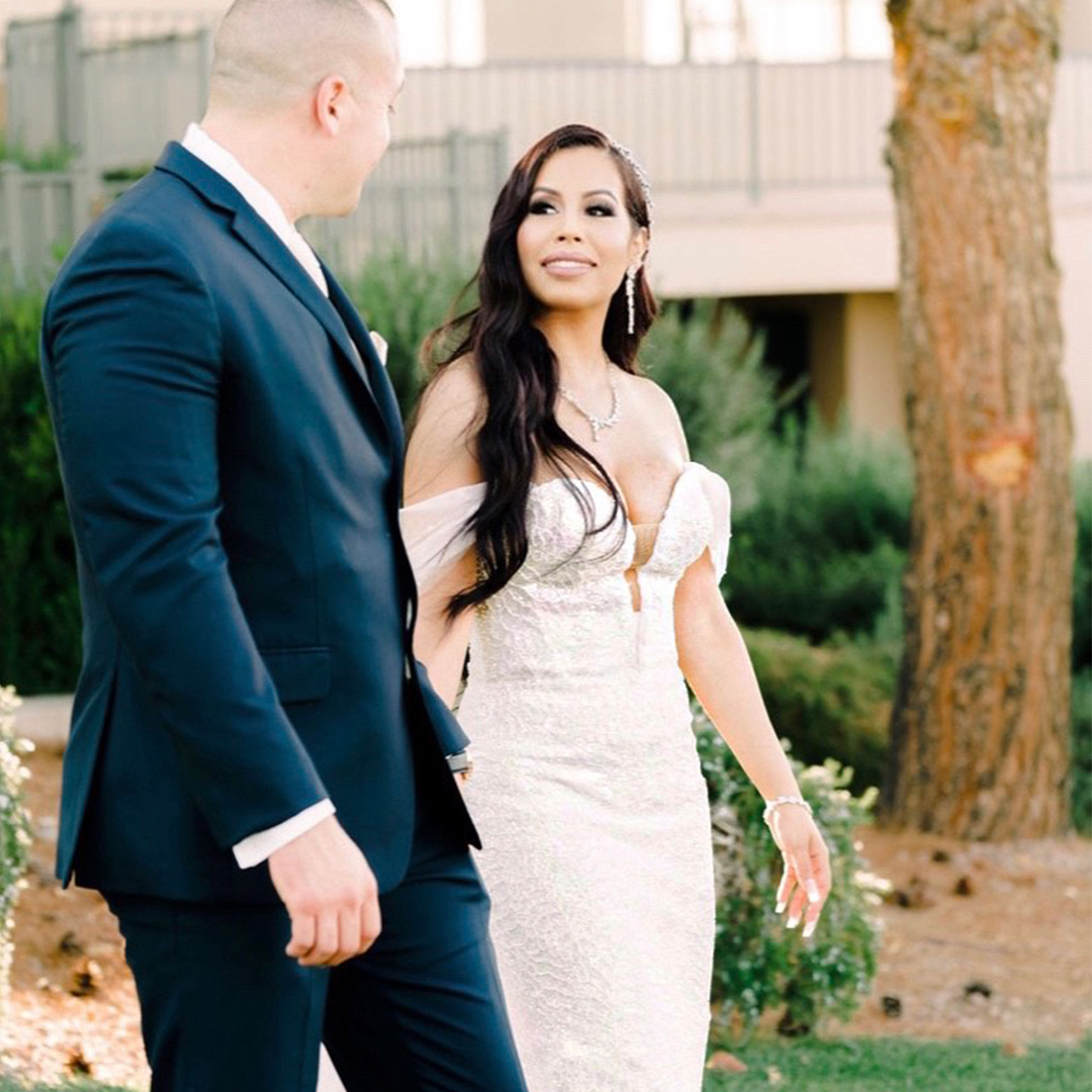 When you look into each other’s eyes and see a love so strong it can defy all odds. 💗
#CallaBlanche #weddingdress: Henrietta~120114
#realbride #brideandgroom #bridetobe #weddingwednesday