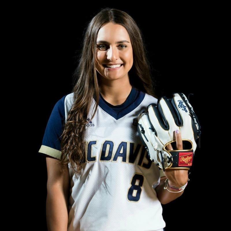 ucdavissoftball's tweet photo. #HBD to Maddie Rojas!! 🧁 

Maddie returned for her senior season (we were so pumped when she did) &amp; is majoring in Human Development.🎈 

Hope your day is amazing! 🎁 
#yearfive #supersenior #firstbase #vacavillian #localgirl #rojassisters #goags #ucdavissb  #ncaa #divsion1 🐴🥎 https://t.co/9jtaQibrP8
