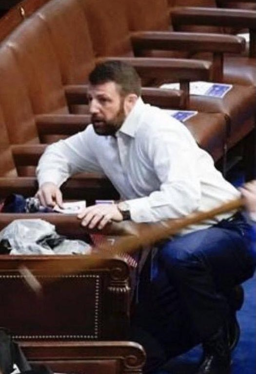 LeftFlankVets's tweet photo. How it                                            How it's
Started                                           going https://t.co/JrJlksTNK9