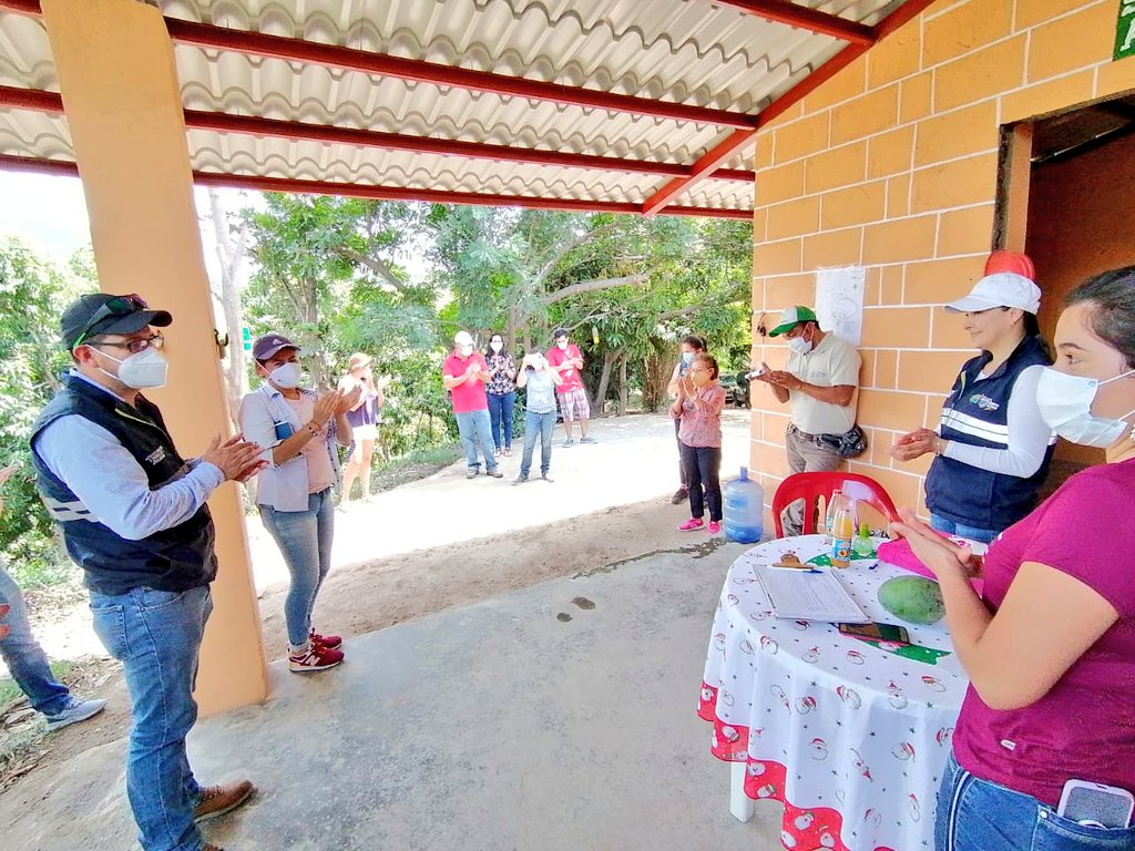 [HOY] Se realizó la auditoria por <a href="/AgrocalidadEC/">Agrocalidad</a> en la Finca Emilia Inés del cantón #Macará donde se alcanzó el puntaje para obtener la certificación en Buenas Prácticas Agrícolas (BPA). Trabajamos articuladamente para beneficio de los productores. 
#AgriculturaFamiliarCampesina