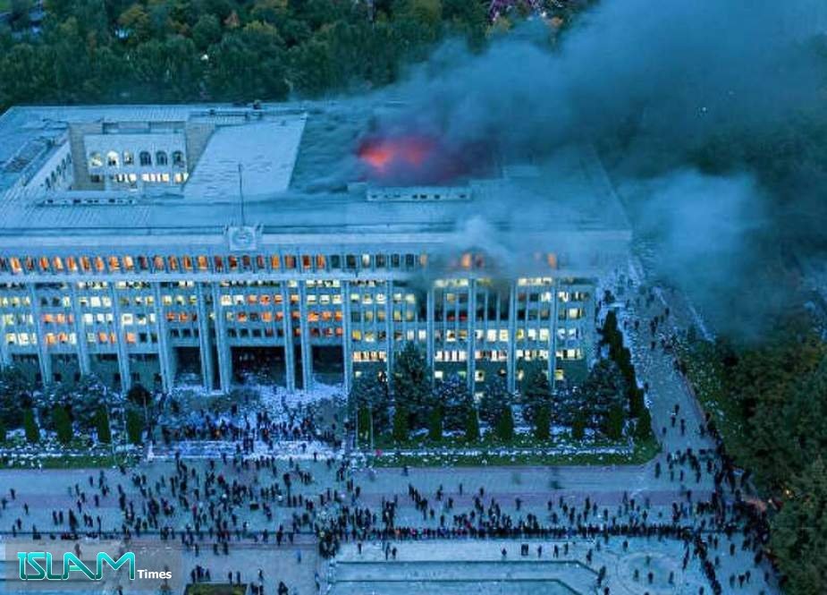 ThomasVLinge's tweet photo. The breaching into #CapitolHill makes the #US 🇺🇸 the 4th country to witness its national assembly building being stormed in a year's time.

In the past year #Mali 🇲🇱 #Armenia 🇦🇲 and #Kyrgyzstan 🇰🇬 also saw their buildings, stormed, looted and even set on fire. https://t.co/dyaOdKMrhC