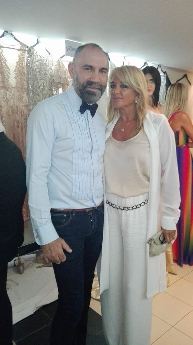 Ay me mueroooooo... <a href="/Lagecollection/">GABRIEL LAGE</a> en <a href="/LaJauladelaModa/">La Jaula de la Moda</a> 😱😱 besos miles para él de mi parte #gabywiesener tuve el honor de conocerlo en #mdq desfile de <a href="/CostaGalana/">Hotel Costa Galana</a> mi amooooorrrr miren...🤗 talentoso y guapo 👏👏