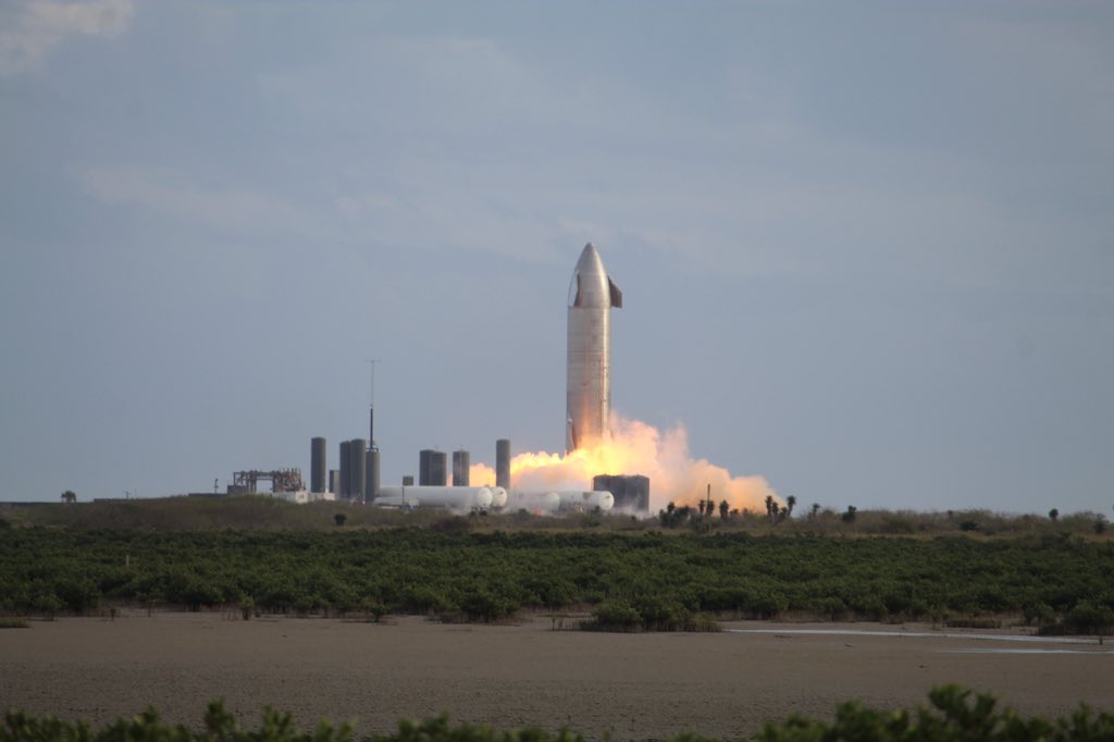 Erdayastronaut's tweet photo. Static fire of #SN9 looked good from here!!! Hopefully flight this weekend! 🤞 (assuming it detanks).... wondering if they’re gonna try again. Maybe something didn’t go quite right, we’ll see! Pic by @SpacePadreIsle https://t.co/tCvxQ4hnKq
