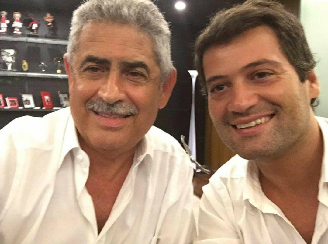 <a href="/omalestafeito/">Joao Quadros</a> Este eé o mesmo gajo que acusa os outros de tirar fotos com bandidos