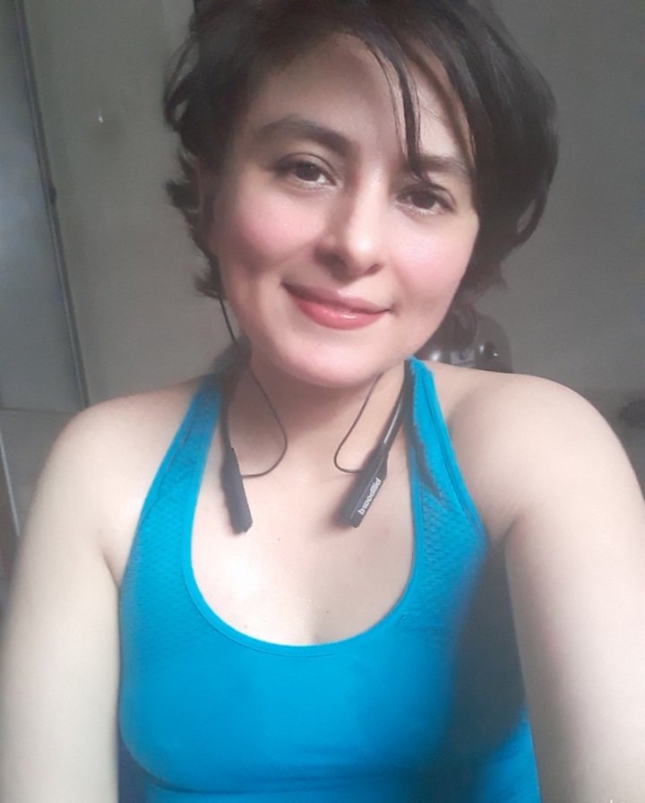 MayaCris88's tweet photo. Terminando la ejercitación 💪🏻🏋🏻♀️ ahh la vanidad 😝 #AndoFit https://t.co/VSXJE4MfRu