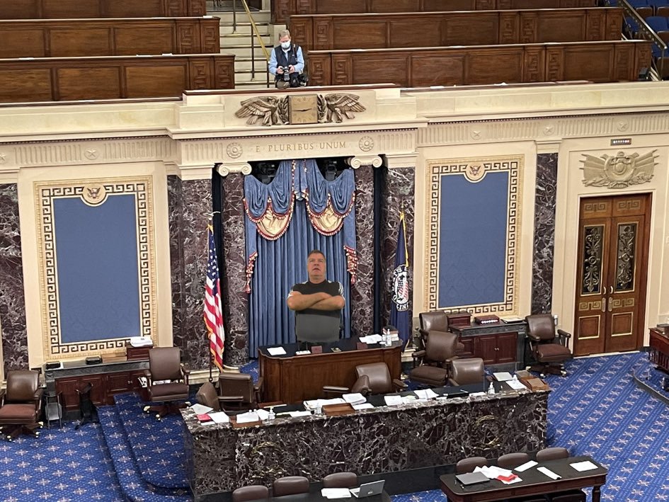 ElliotHackney's tweet photo. Live scenes from Washington https://t.co/qGRzy8I8Ko