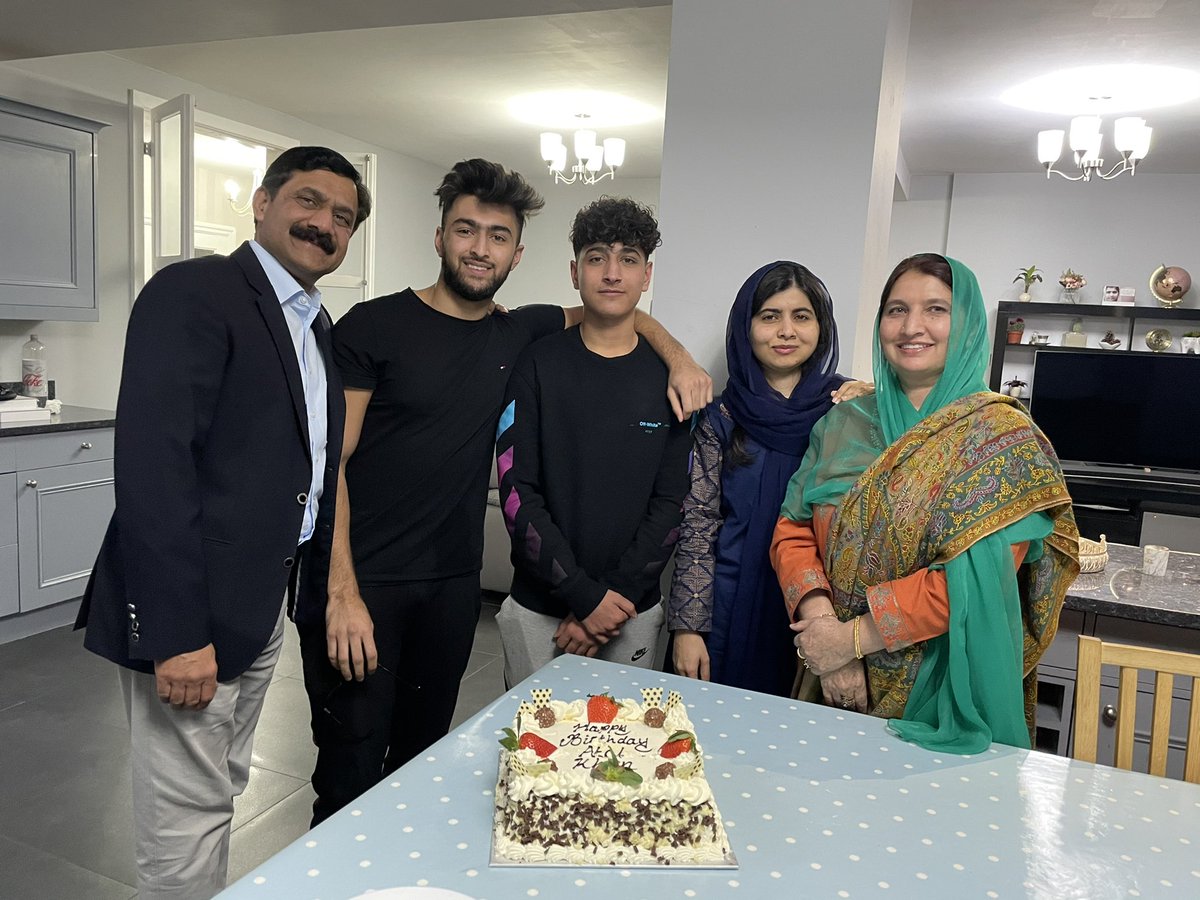 ZiauddinY's tweet photo. Atal turned 17 today! Happy birthday @atalkyousafzai 🎂🎈🎉🥳 https://t.co/6JvpwgPBkt
