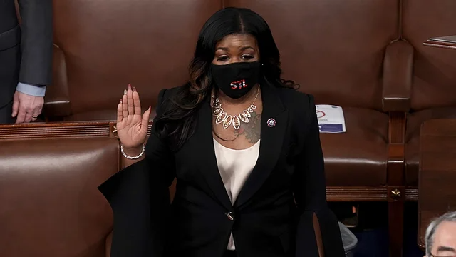 Cori Bush introduces legislation to sanction, remove House members from office who supported 2020 election challenges hill.cm/RZY4z94
