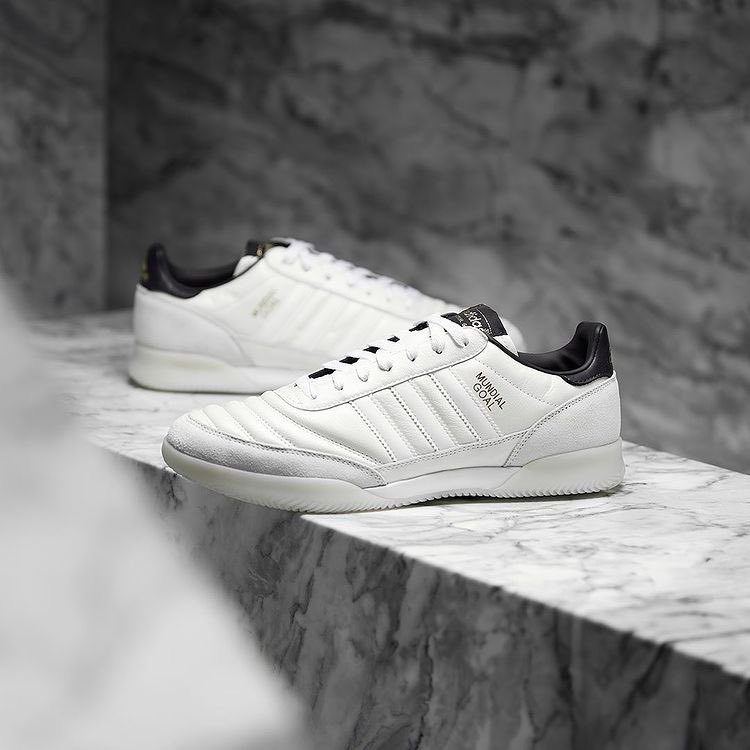 SoccerXdotcom's tweet photo. Introducing the limited “Eternal Class” colourpack by @adidasCA
Hit the link to shop! https://t.co/U2pxjCSg0o
#PredatorAbsolute #CopaMundial20 #LimitedCollection https://t.co/lgXWfEyD3Q