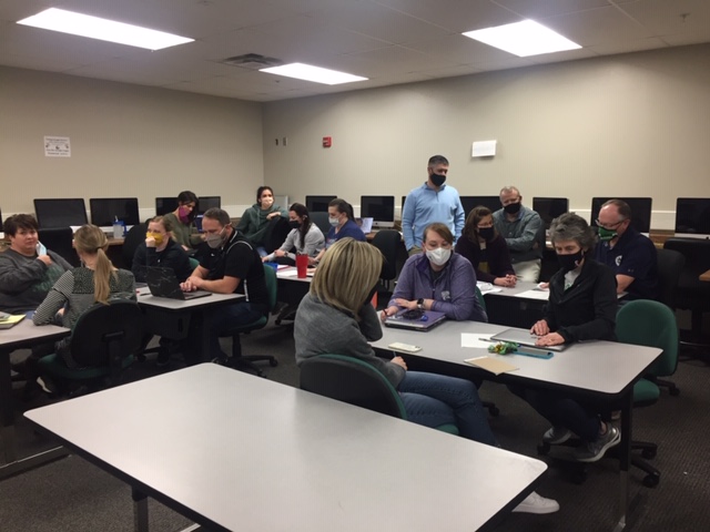 esu11kate's tweet photo. Today the @loomis_wolves faculty discussed the implementation of chunking strategies across the curriculum to help students improve reading comprehension. #TurnitUptoESU11 @esu11 @PrincipalLoomis @pontoonpirate https://t.co/yBdo3uNEcY