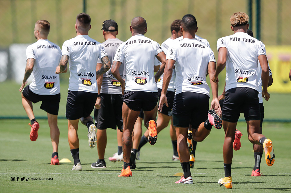 Atletico's tweet photo. 📸💪🏽⚽ Se liga no álbum de fotos do treino desta quarta-feira, na #CidadeDoGalo: https://t.co/G4DxzmEkTF

Vamos, #Galo! 🏴🏳️ https://t.co/xzTLv1xBtd