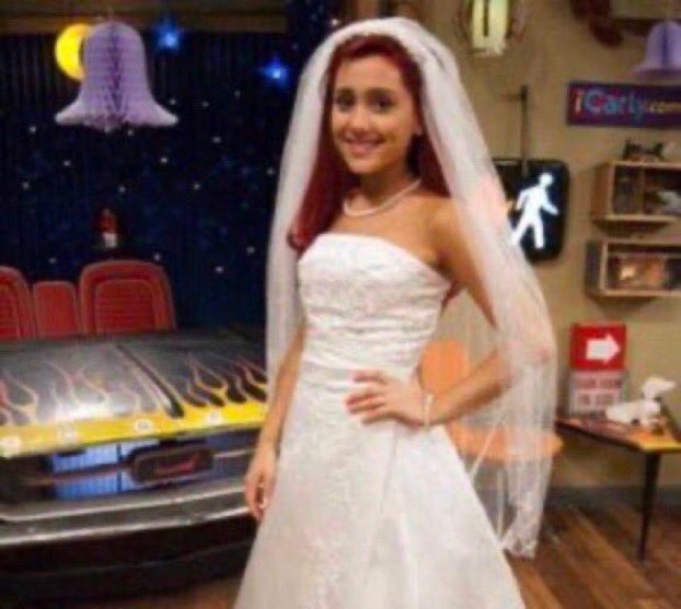 freshhel's tweet image. Texting my canadian crush