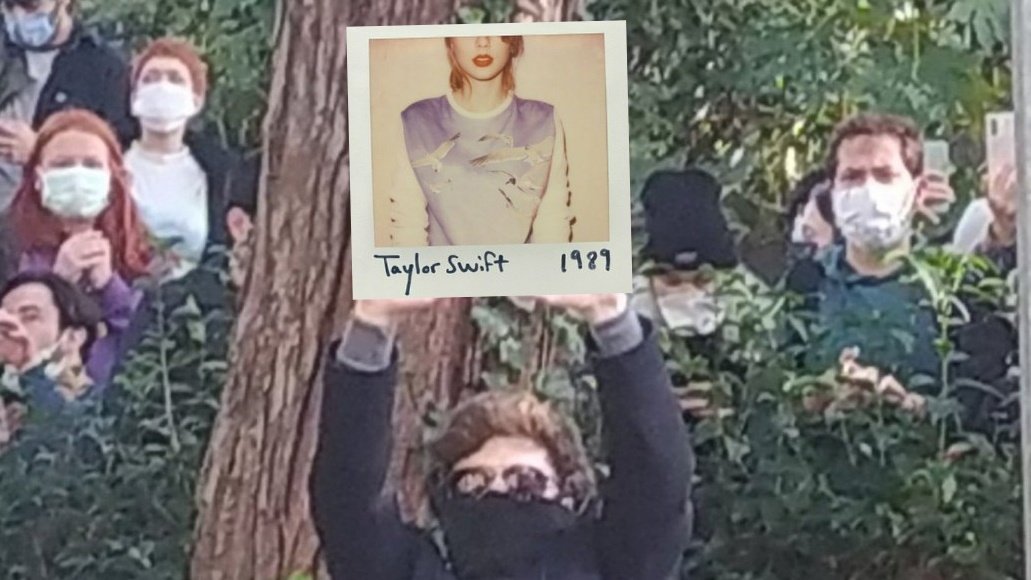 boğaziçi student holding your favorite album (@bounstudenthold) on Twitter photo 
