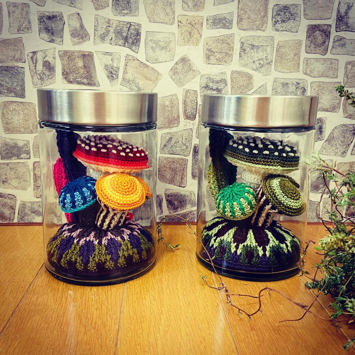 「きのこ瓶。

#編み物 #crochet #きのこ #mushroom 」|knitting artist alaのイラスト