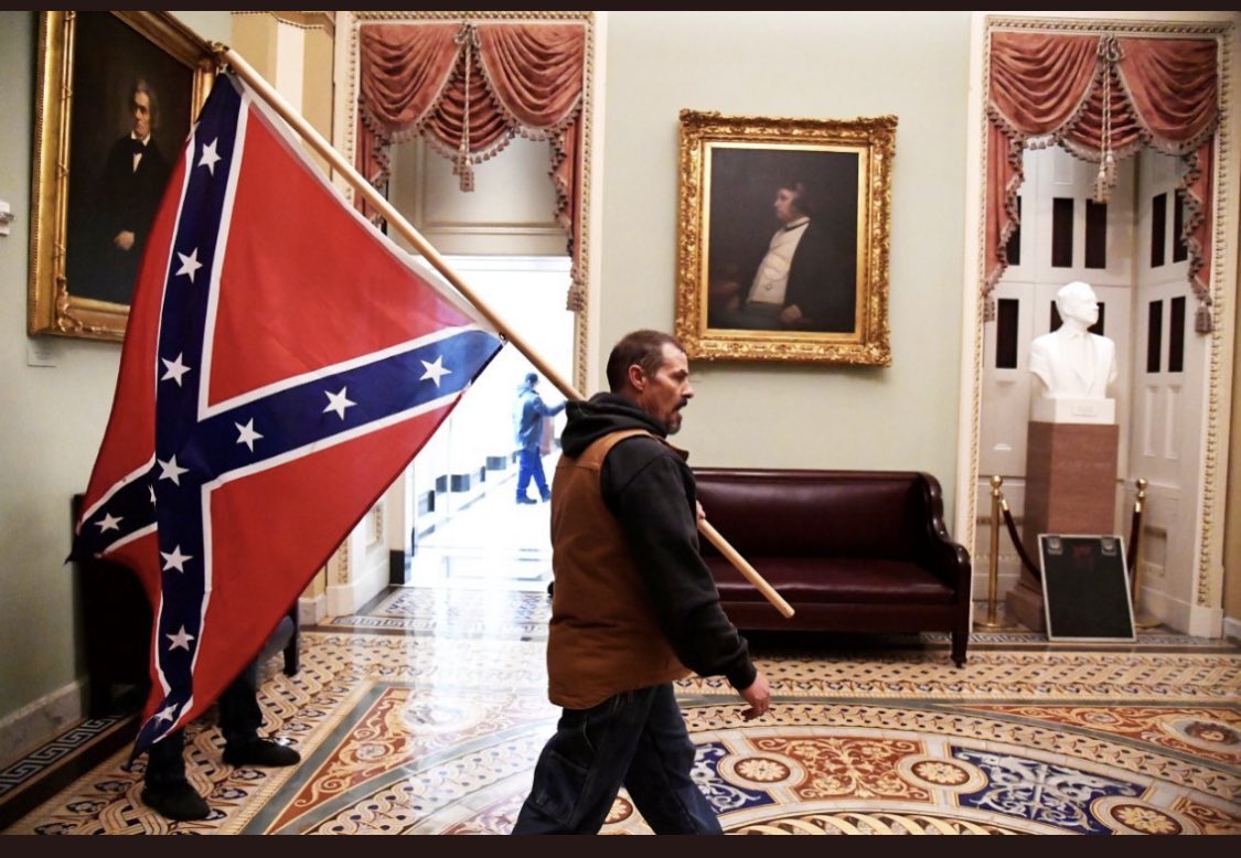 Donc quand l’extrême-droite est au pouvoir, ça peut se terminer par la prise d’assaut d’institutions démocratiquement élues ?
Quel scoop !