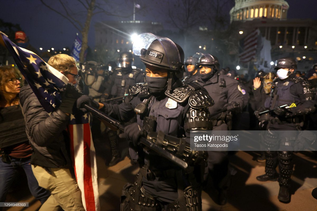 Police officers in riot gear confront protesters gathered outside the #USCapitol Building ahead of a 6:00pm curfew in #Washington, DC 📷: @tasosphotos #CapitolBuilding