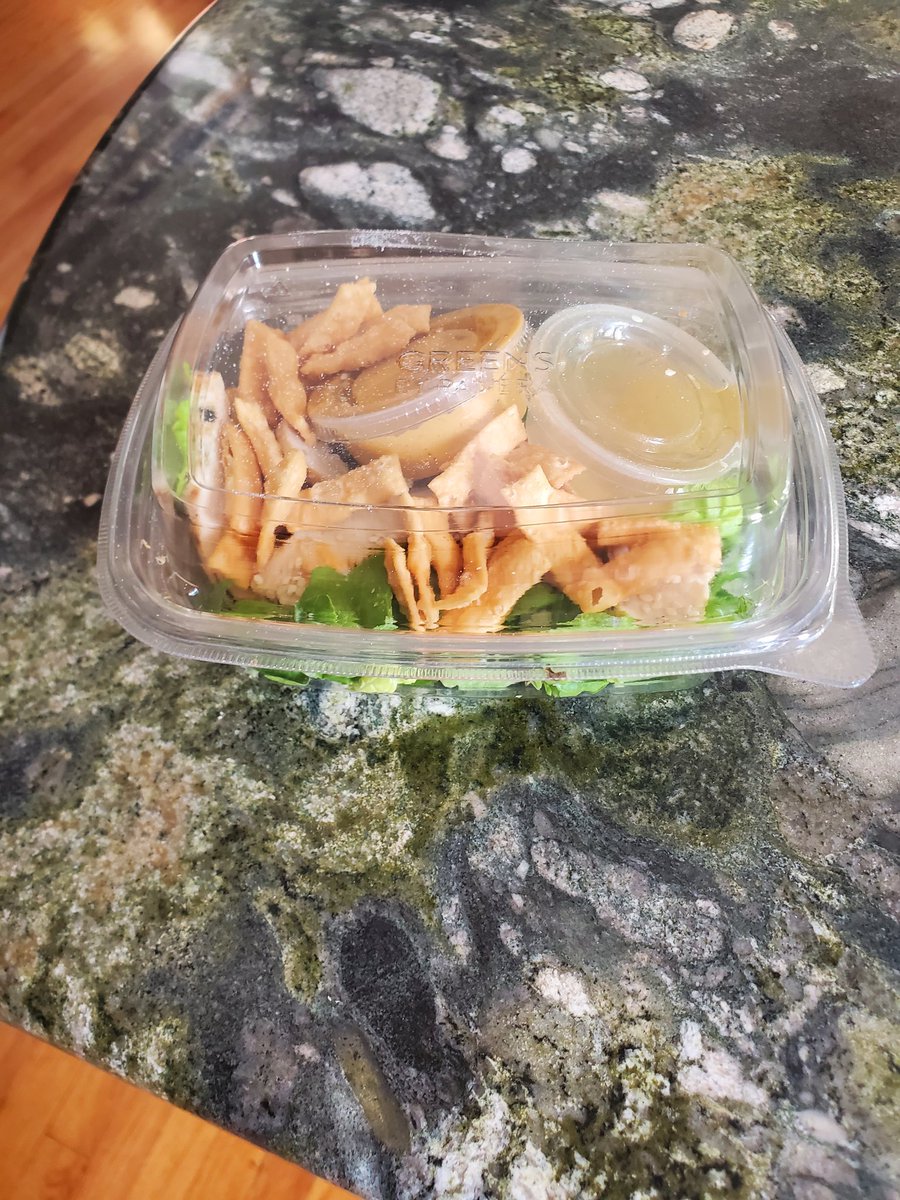 JanetDahl's tweet photo. @panerabread this is what got delivered for $7.79?? seriously???? https://t.co/X1z6xOzkkE