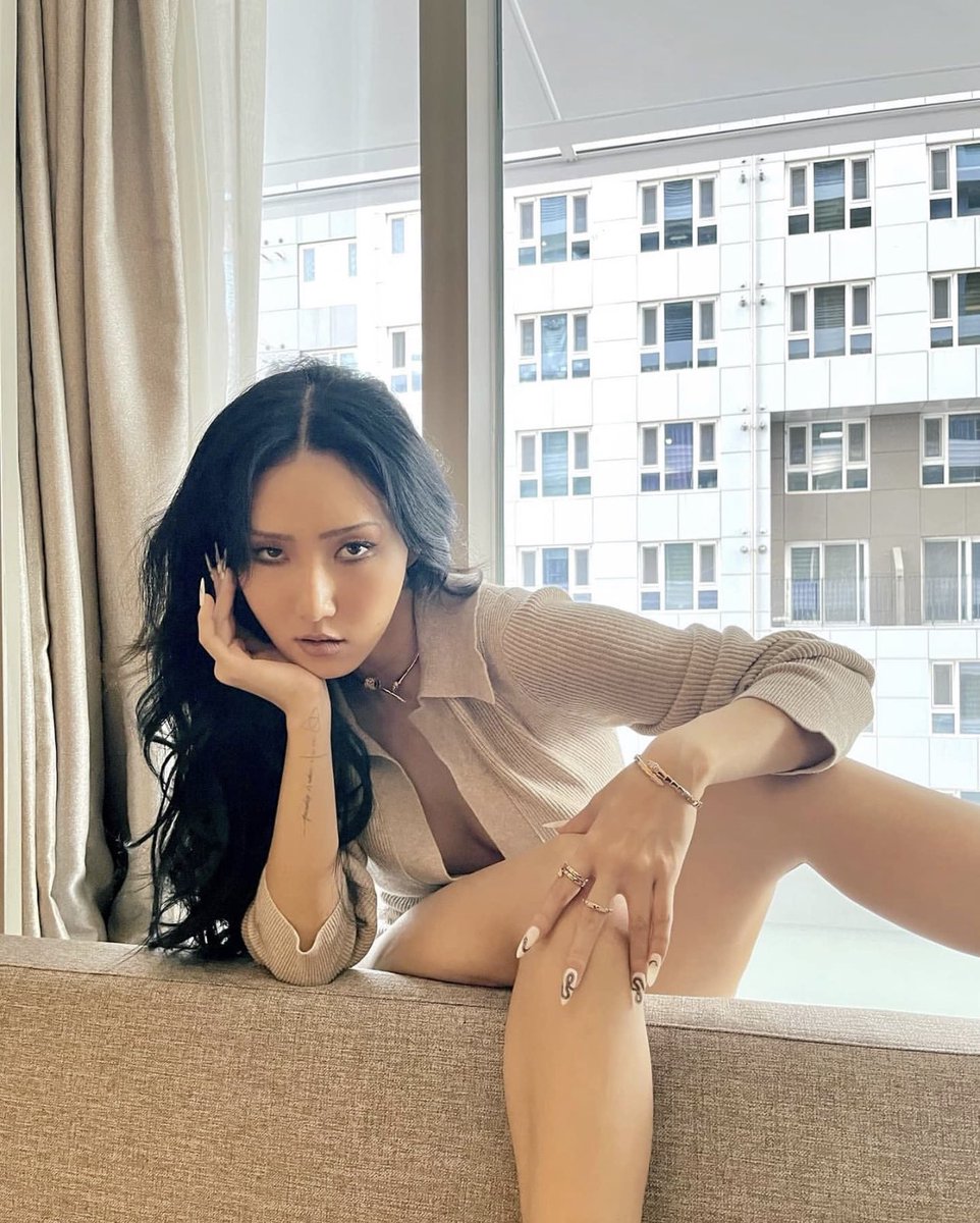 neeedy_kitty's tweet photo. Let’s get comfy ~ https://t.co/zIrOvjYs9O