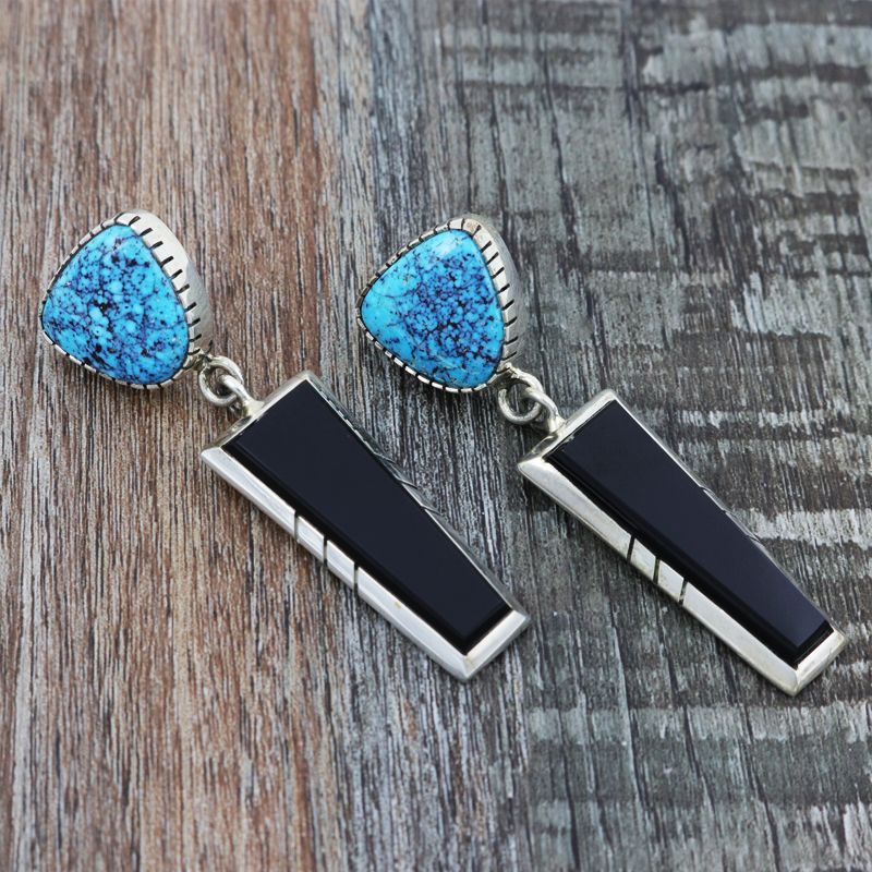 wrightsgallery's tweet image. Happy New Year from the Wright's family! To view our gorgeous pieces from previous years, follow the link below. 
#nativeart #supportnative
buff.ly/2KI2cOg 
Artist: Causandra Dukep