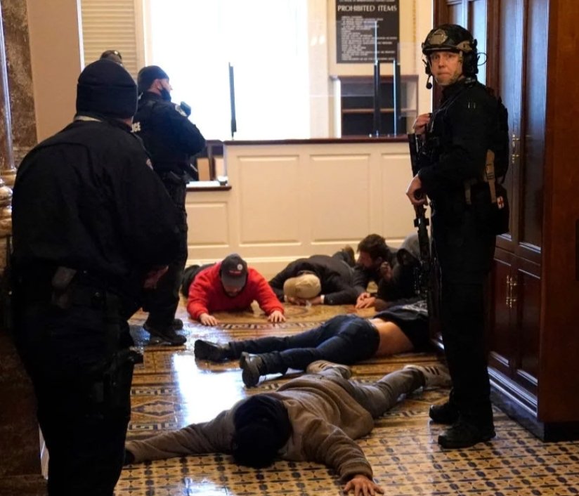 Cap10Awesome901's tweet photo. When 2021 starts with a game of Rainbow Six: Seige🎮🕹 #DC2020 #DCProtests #CapitolHill #CapitolBuilding https://t.co/xBDzRZNV1p