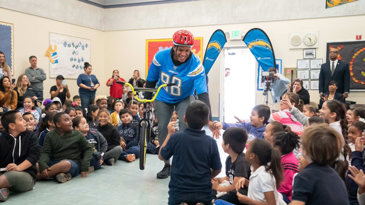 Giving back to the LA Community is a passion of mine and a passion of <a href="/chargers/">Los Angeles Chargers</a> DE @isaacrochell90 #LAStrong <a href="/vaynersports/">VaynerSports</a>

Let’s help by Retweeting to vote Isaac for the Walter Payton Man of the Year Charity Challenge Winner. 

One retweet = 1 vote

 #WPMOYChallenge + Rochell