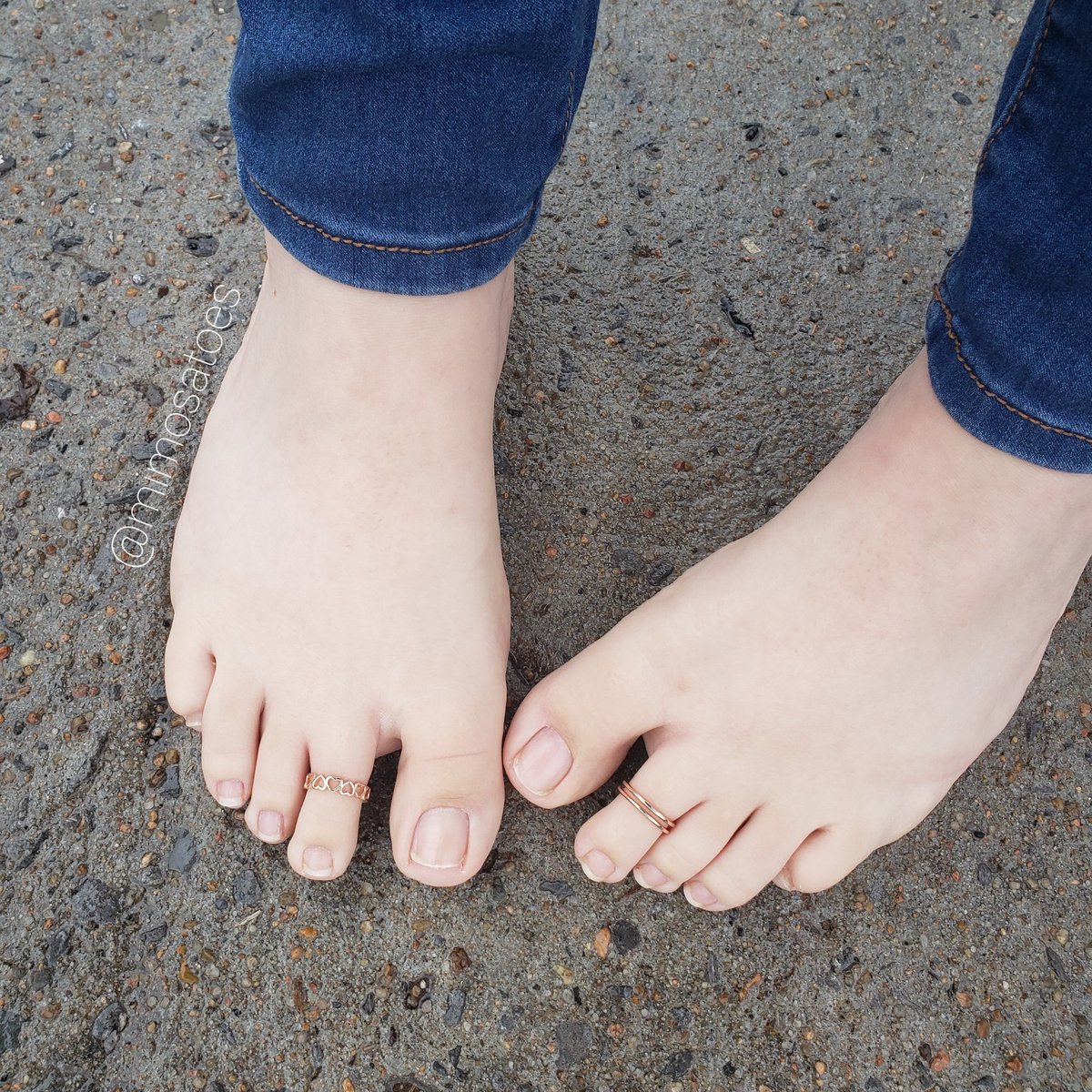 MimosaMissy's tweet photo. In between pedis showing my natural nails 😉 

#naturalnails #footfetish #beautifulfeet #prettyfeet #sexyfeet #plainnails #barefeet https://t.co/RV5DqePCVG