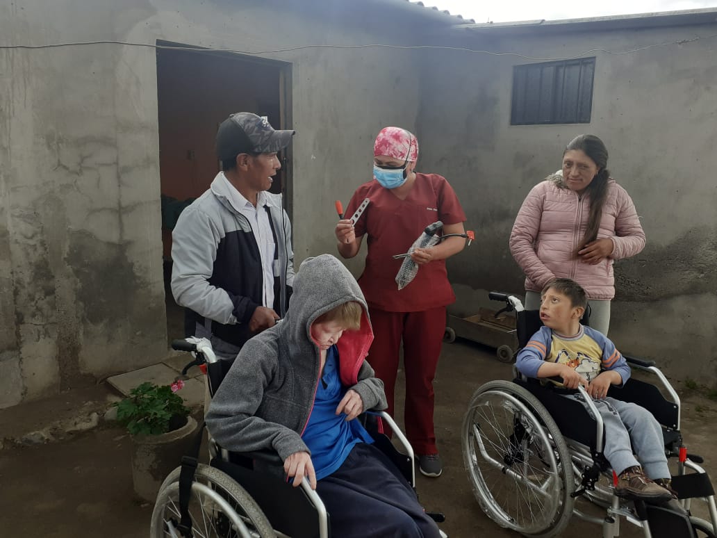 EcuadorTaps's tweet photo. Distrito 05D06 Salud Salcedo centro de salud AJH. Se realiza entrega de ayudas técnicas a personas vulnerables del barrio Nuevo. Resps.TAPS Juana Perez y médico familiar José Parraga. #TapsEnPrimeraLinea. #NombramientosDefinitivosYa. https://t.co/BGGd0Nnl6z